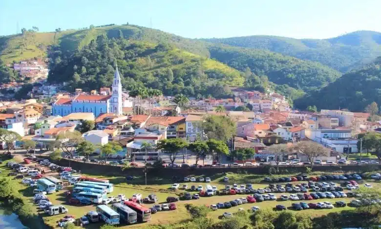 Vista geral da cidade de Paraibuna,
