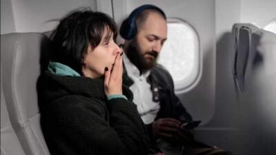 O que realmente acontece com nosso corpo ao pegar um avião